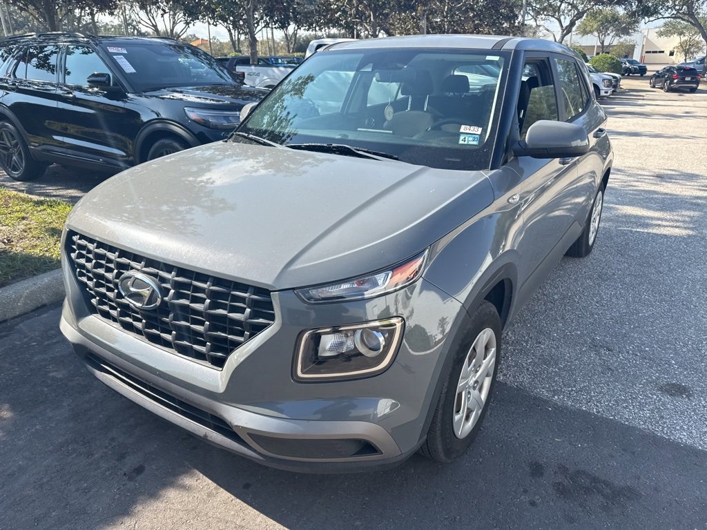 Used 2020 Hyundai Venue SE image 2