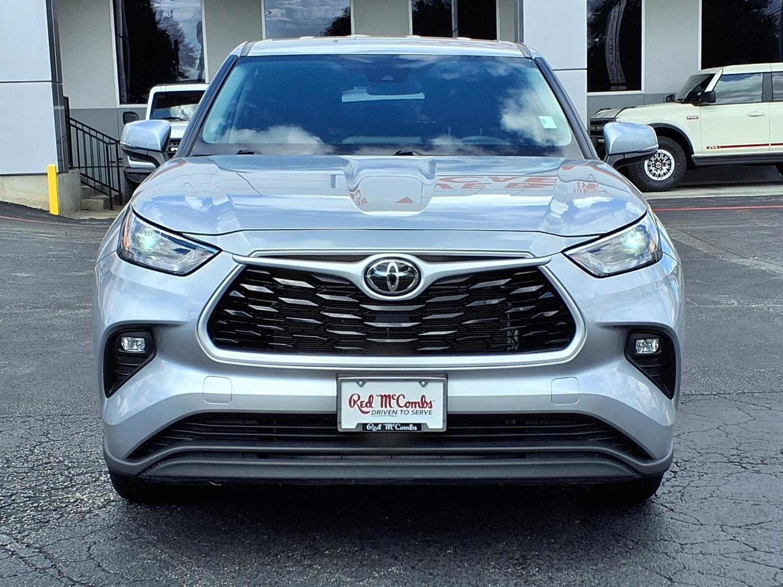 Used 2025 Toyota Highlander LE FWD video 2
