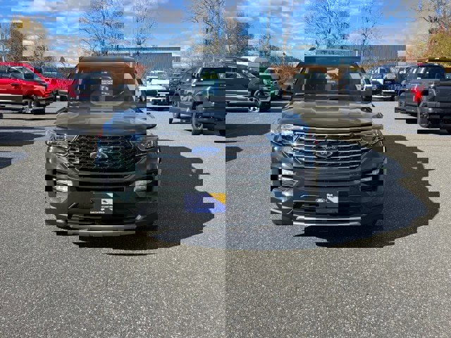 Certified 2022 Ford Explorer XLT w/ Equipment Group 202A image 7