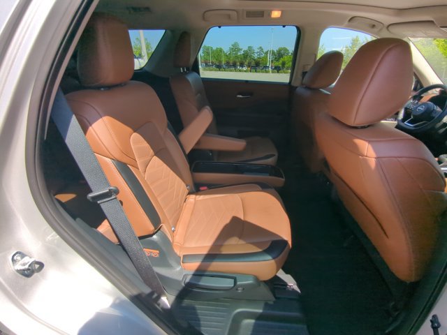 Used 2024 Nissan Pathfinder Platinum AWD/4WD image 27