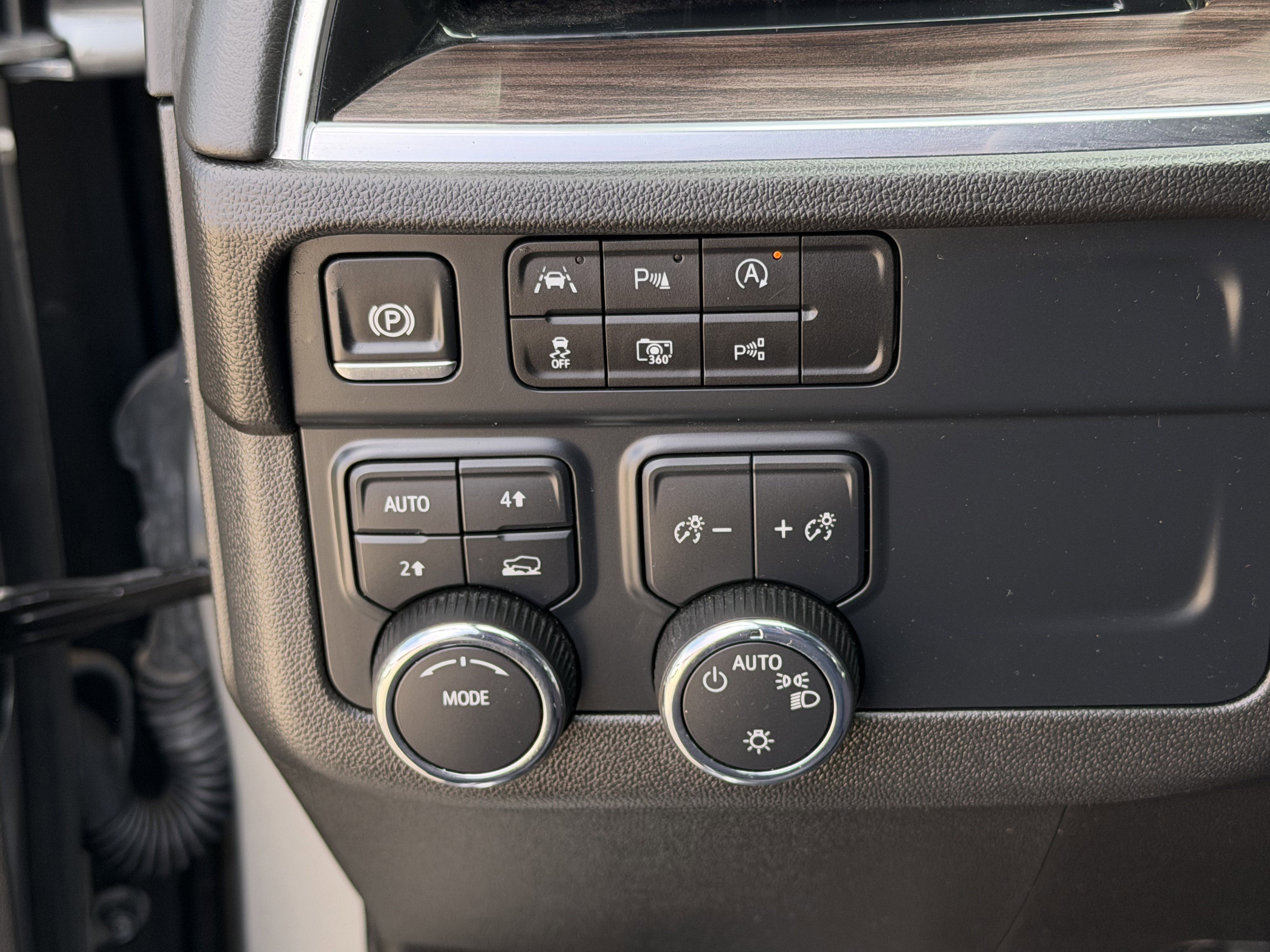 Used 2025 Chevrolet Tahoe LT AWD/4WD image 24