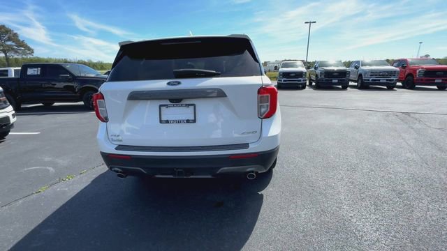 Certified 2022 Ford Explorer XLT w/ Equipment Group 202A AWD/4WD image 5