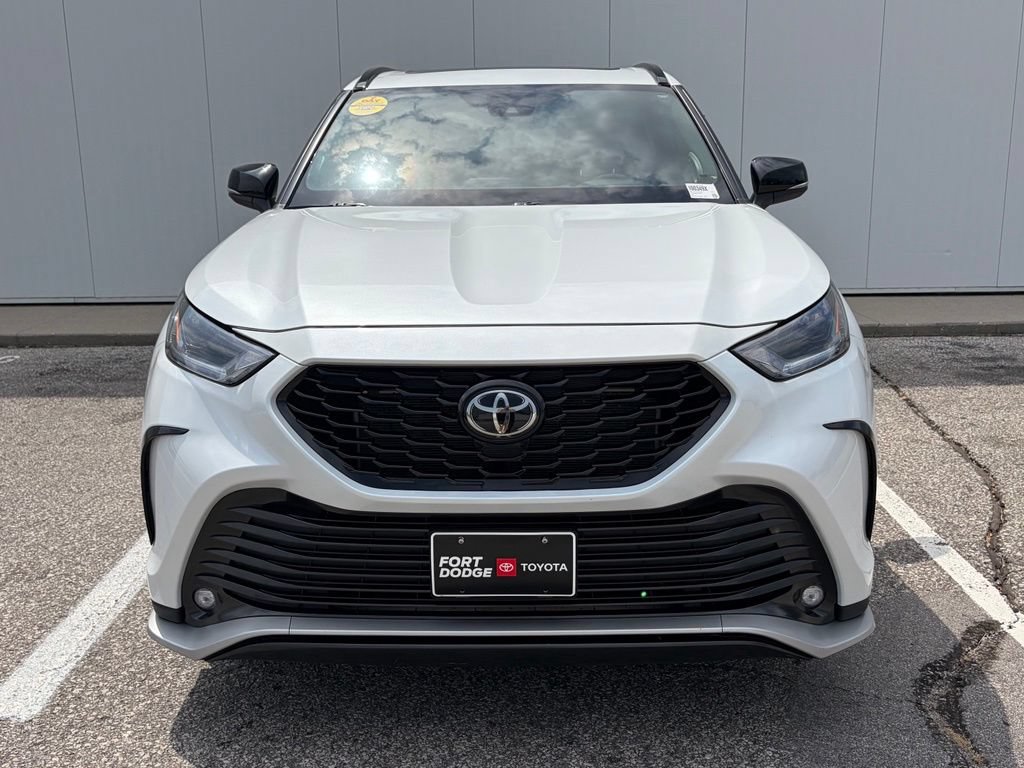 Used 2022 Toyota Highlander XSE AWD/4WD image 11