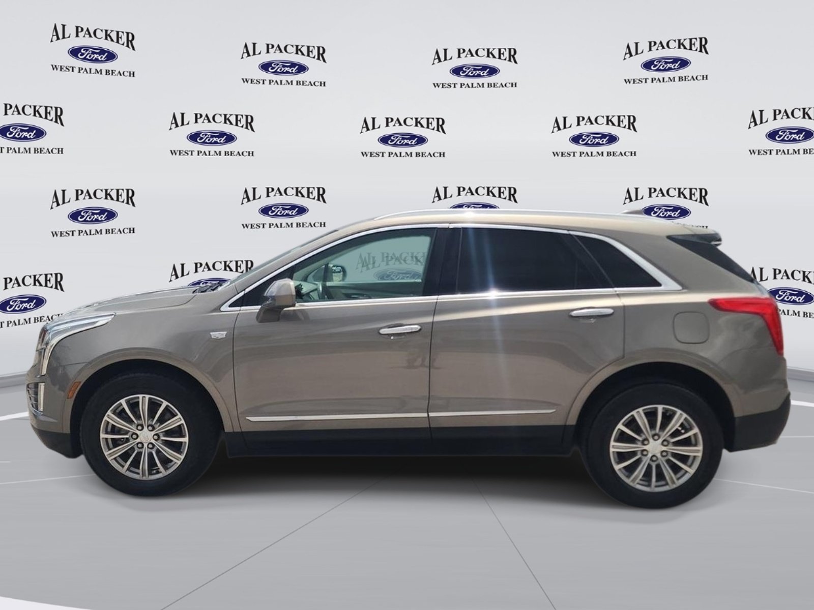 Used 2017 Cadillac XT5 Luxury w/ Driver Awareness Package AWD/4WD image 2