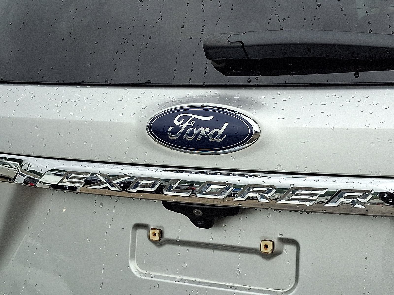 Certified 2018 Ford Explorer XLT w/ Equipment Group 202A AWD/4WD image 30