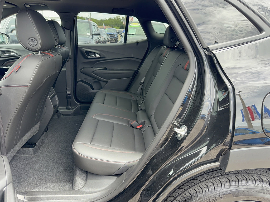 Used 2025 Chevrolet Trax RS w/ Sunroof Package FWD image 13