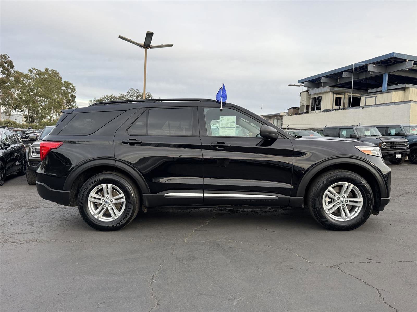 Certified 2020 Ford Explorer XLT w/ Equipment Group 202A image 3