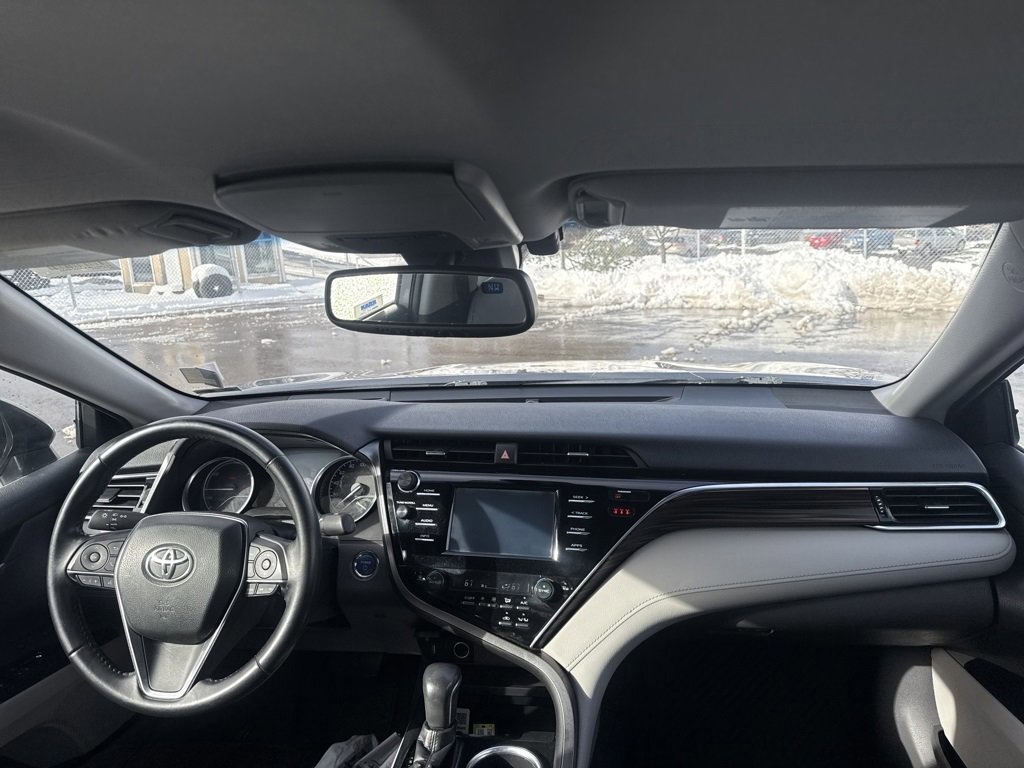 Used 2018 Toyota Camry XLE image 23