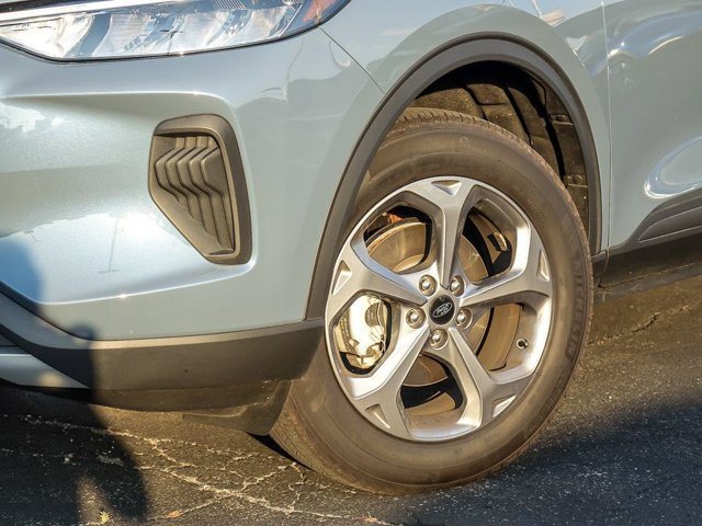 Certified 2026 Ford Escape ST-Line w/ Tech Pack #1 AWD/4WD image 4