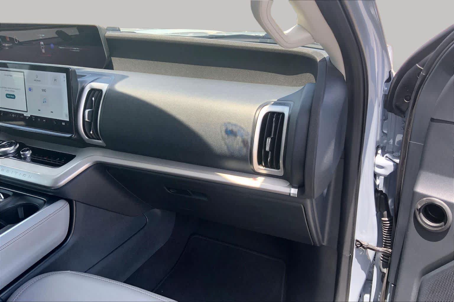 Certified 2025 Ford Expedition Active AWD/4WD image 19