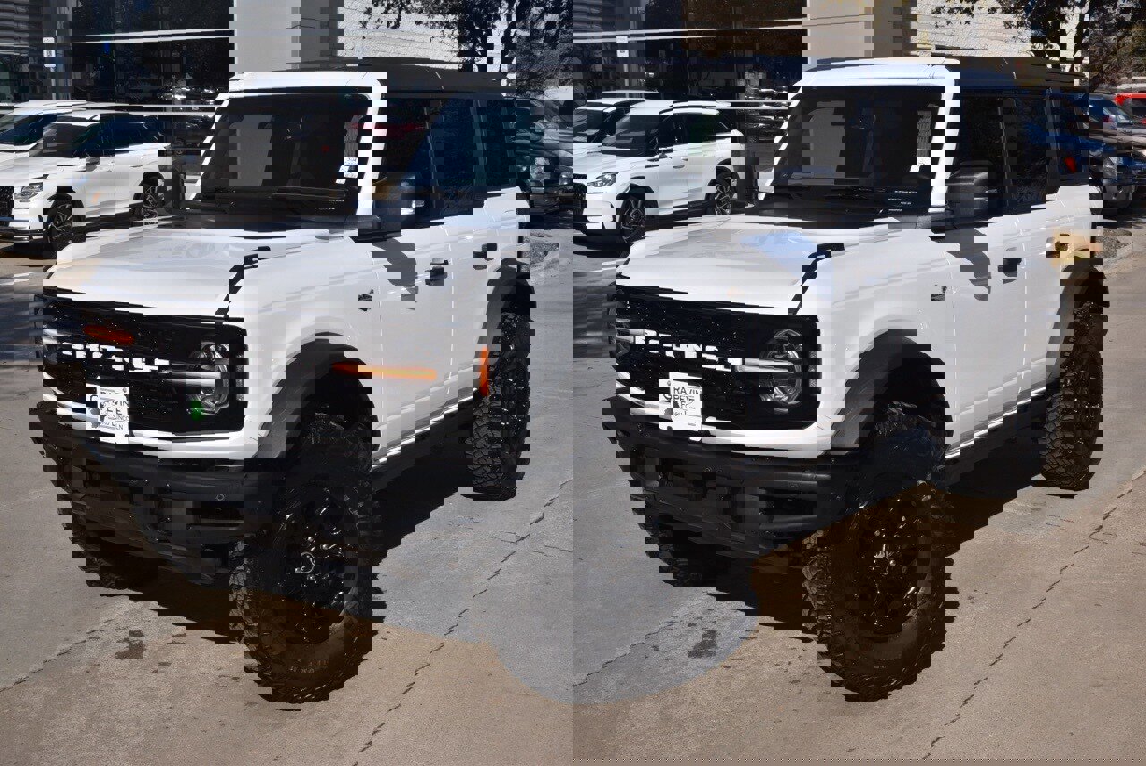 Certified 2023 Ford Bronco Wildtrak image 3