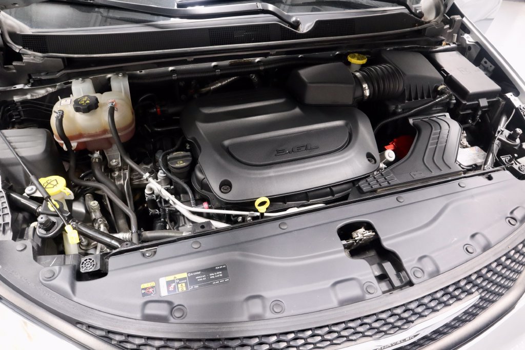 Used 2023 Chrysler Voyager LX FWD image 15