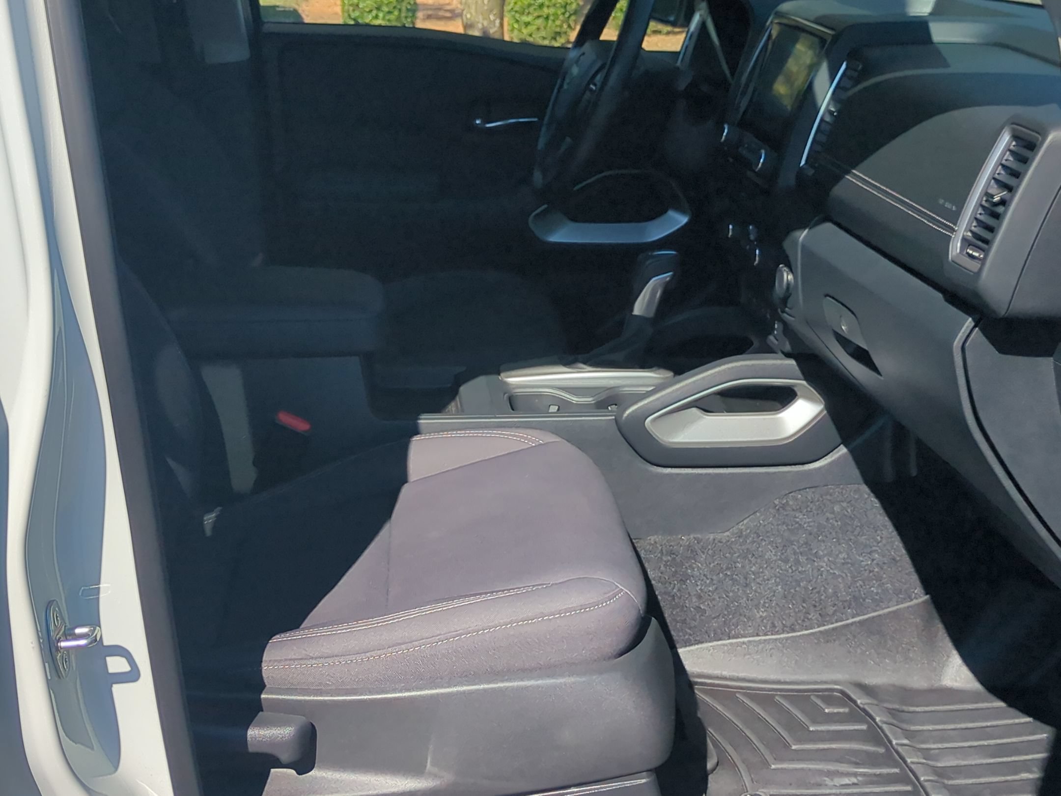 Used 2022 Nissan Frontier SV AWD/4WD image 32
