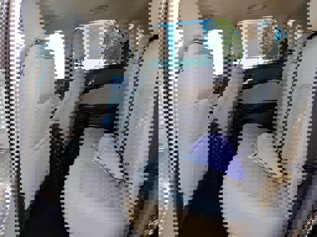 Certified 2024 Ford Edge SE image 17