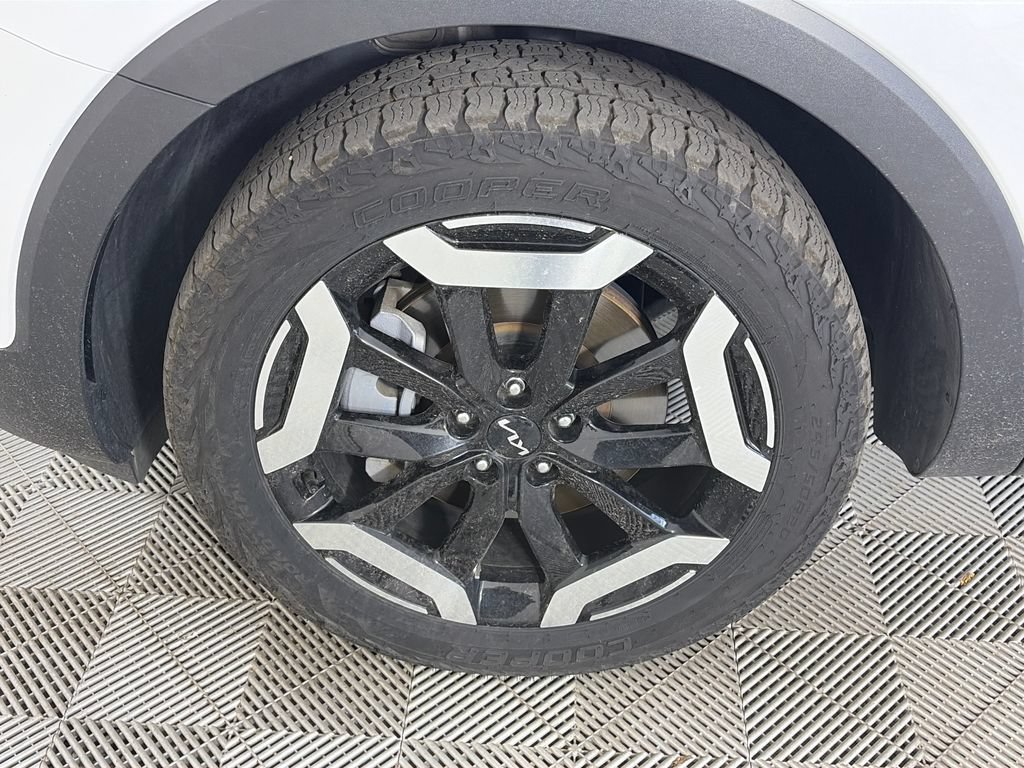 Used 2023 Kia Telluride EX w/ EX Captain's Chair Package AWD/4WD image 8