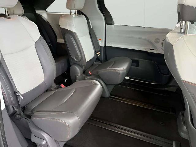 Used 2021 Toyota Sienna XSE FWD image 11