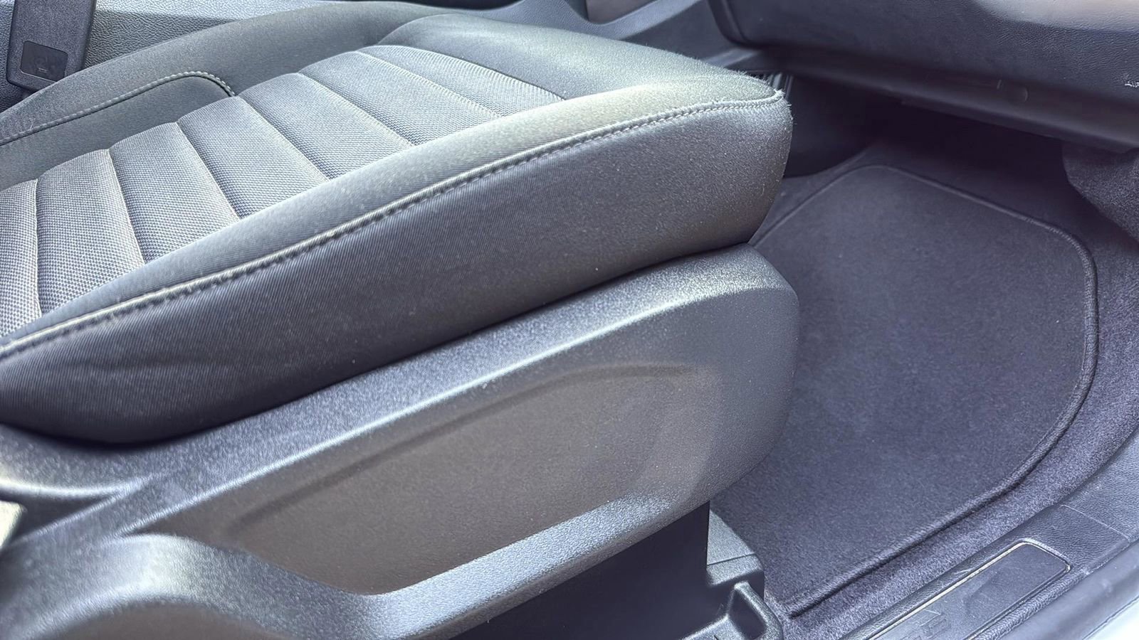 Certified 2024 Ford Edge SE w/ Black Appearance Package image 23