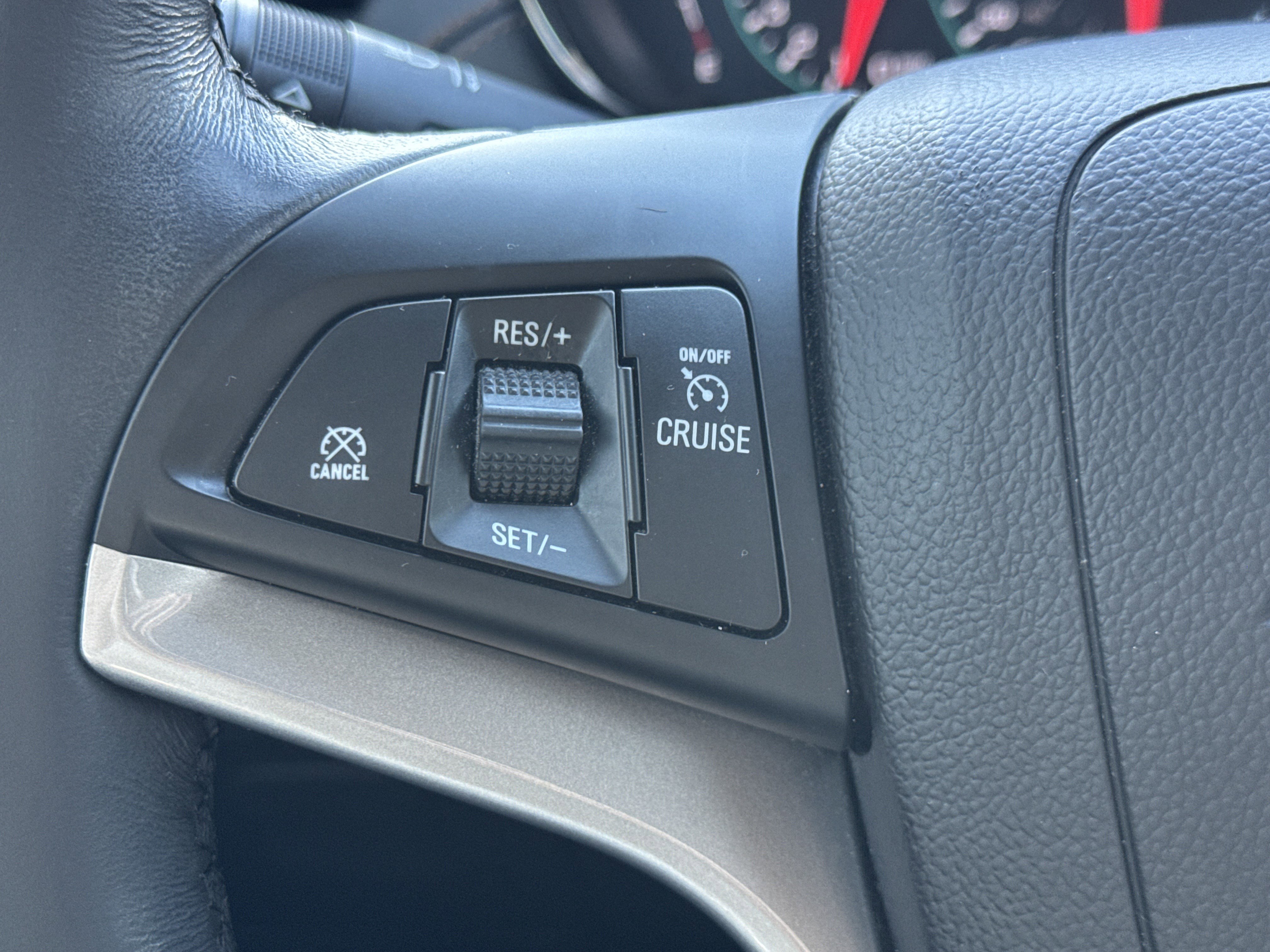 Used 2022 Chevrolet Trax LT w/ LT Convenience Package image 16