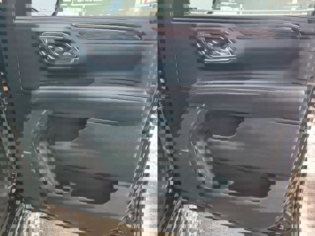 Used 2021 Chevrolet Suburban LT image 28