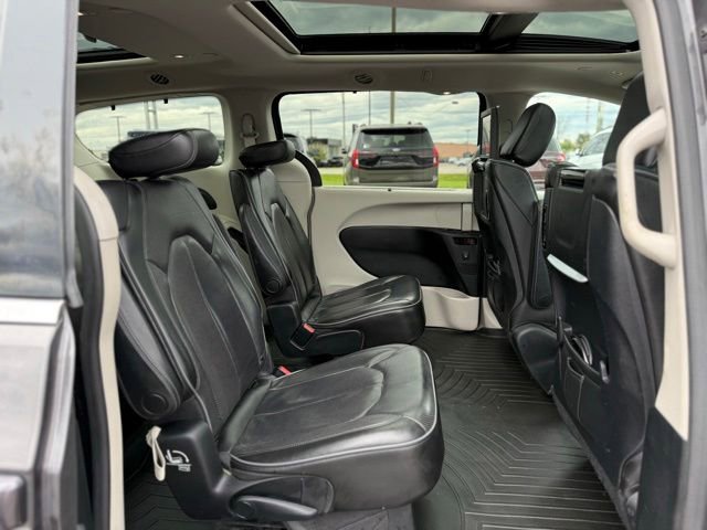 Used 2019 Chrysler Pacifica Limited FWD image 24