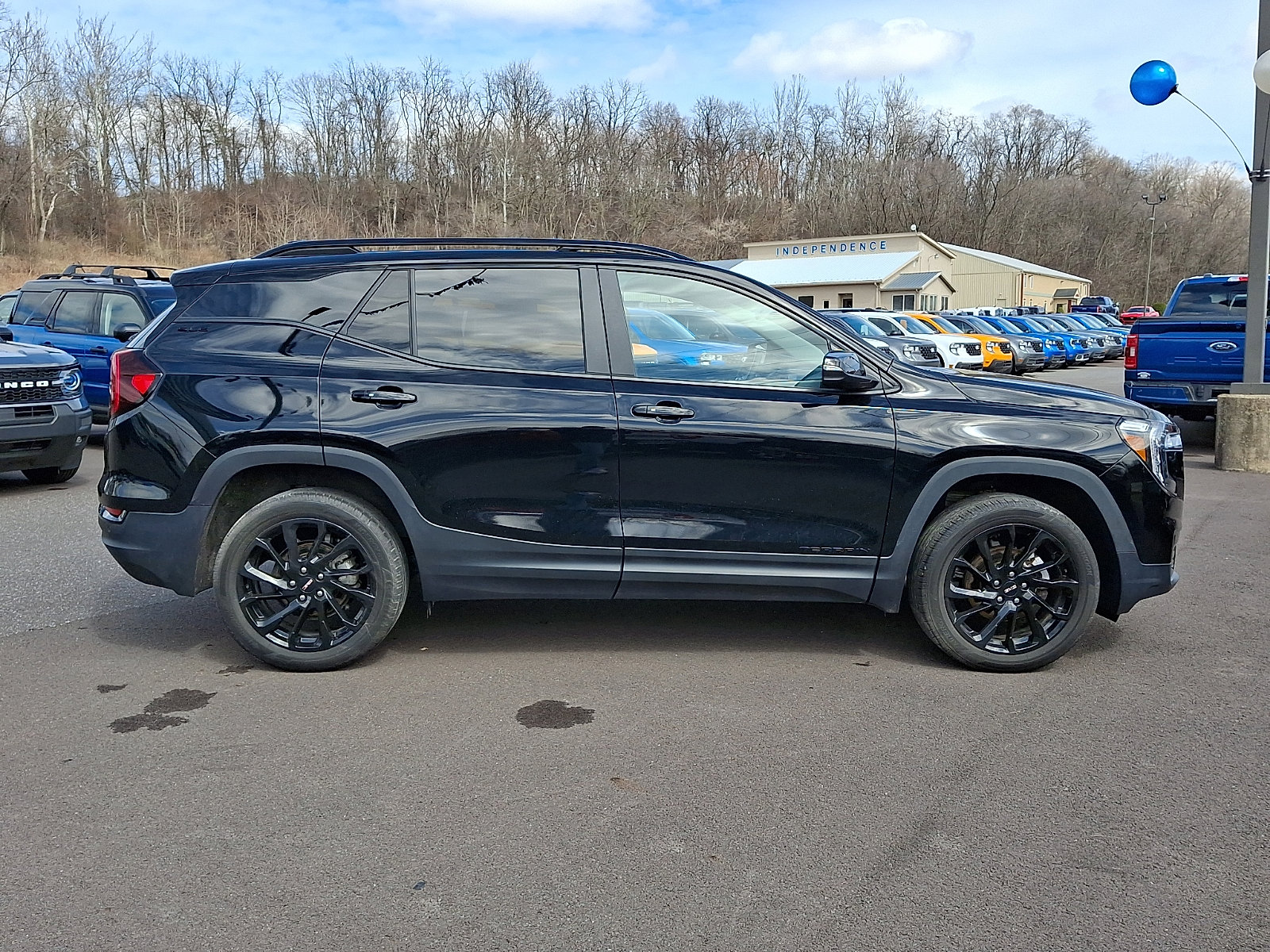 Used 2023 GMC Terrain SLE w/ Driver Convenience Package image 12