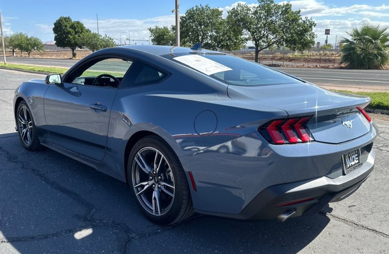 Certified 2024 Ford Mustang Coupe RWD image 7