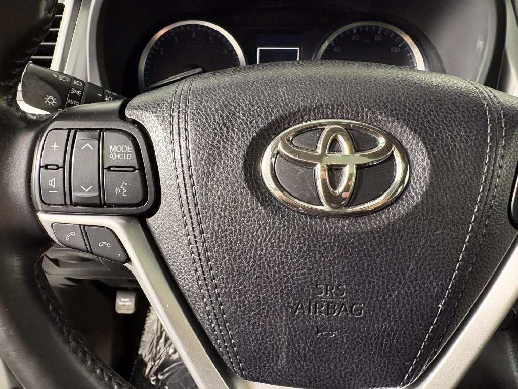 Used 2019 Toyota Highlander XLE FWD image 23