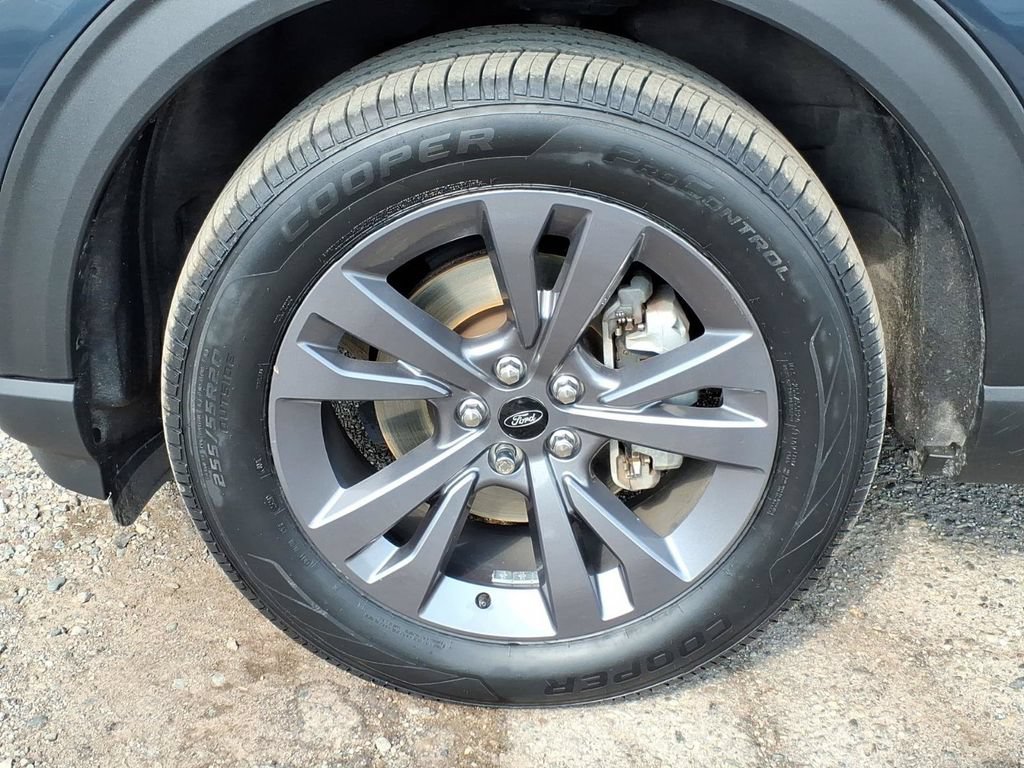 Certified 2023 Ford Explorer XLT w/ Equipment Group 202A AWD/4WD image 9