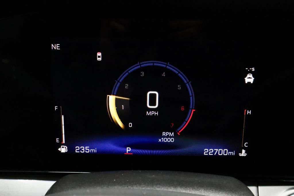 Used 2025 Chevrolet Trax LT w/ LT Convenience Package image 27