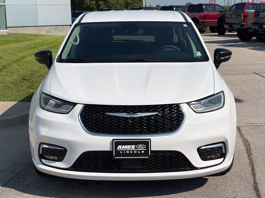 Used 2024 Chrysler Pacifica Touring-L FWD image 8