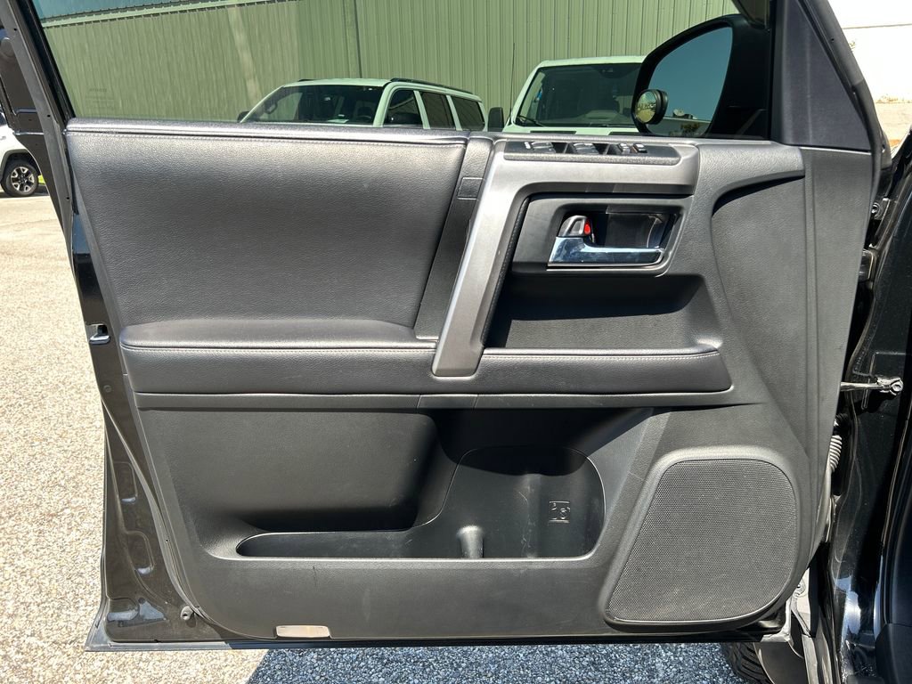 Used 2021 Toyota 4Runner SR5 Premium w/ Moonroof Package AWD/4WD image 9