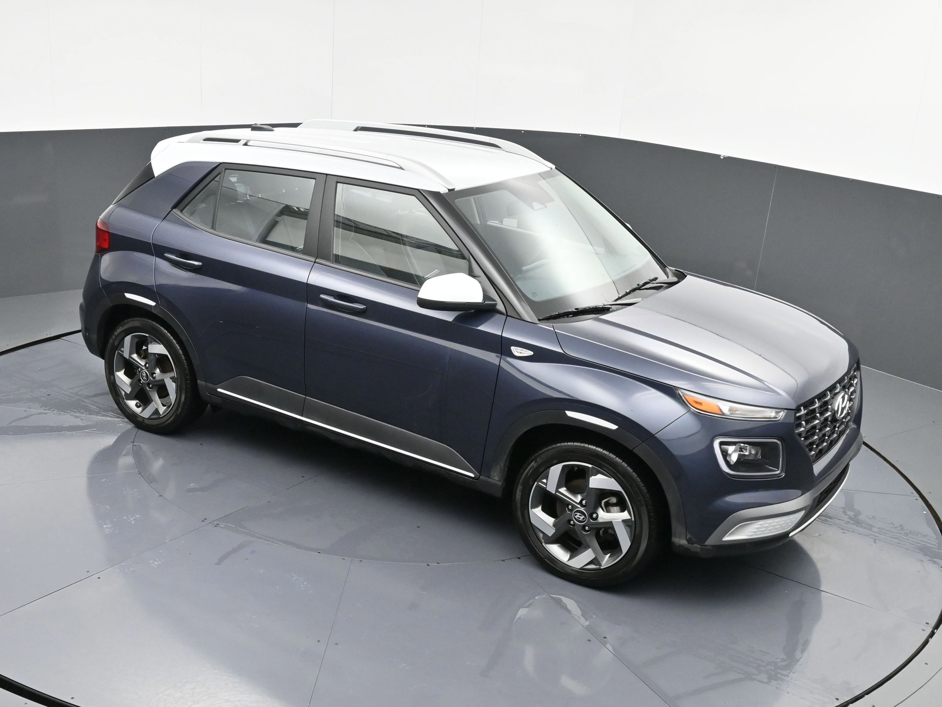 Used 2023 Hyundai Venue Limited w/ Cargo Package image 23