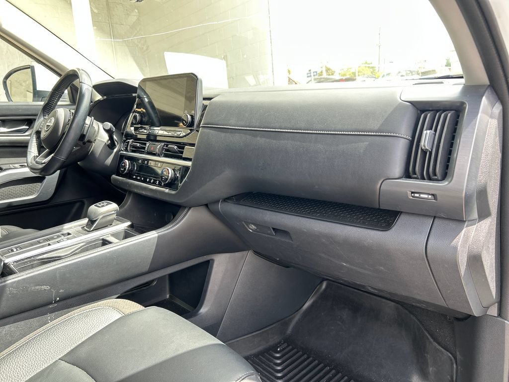 Used 2023 Nissan Pathfinder SL FWD image 16