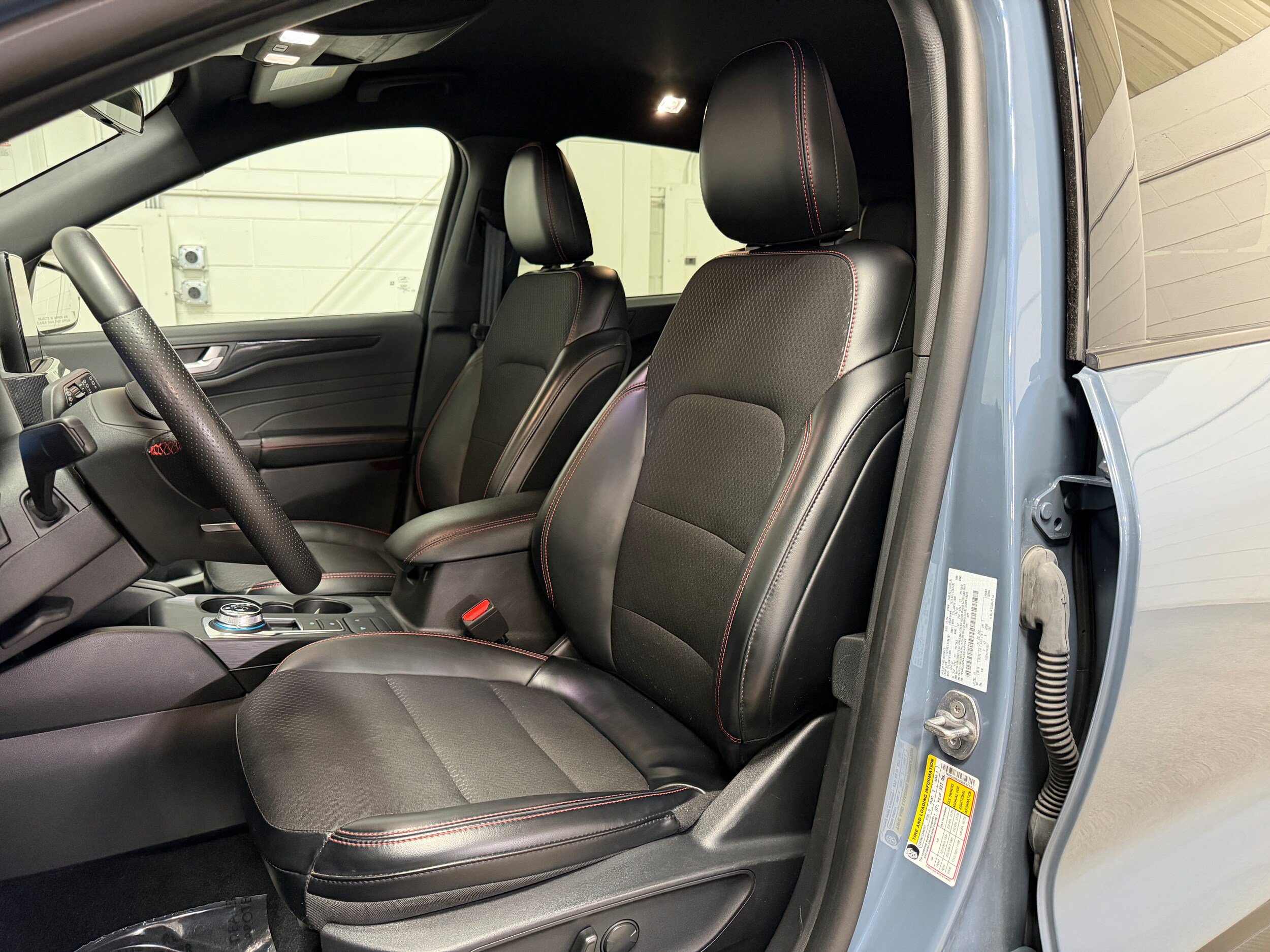 Certified 2025 Ford Escape ST-Line Select AWD/4WD image 10