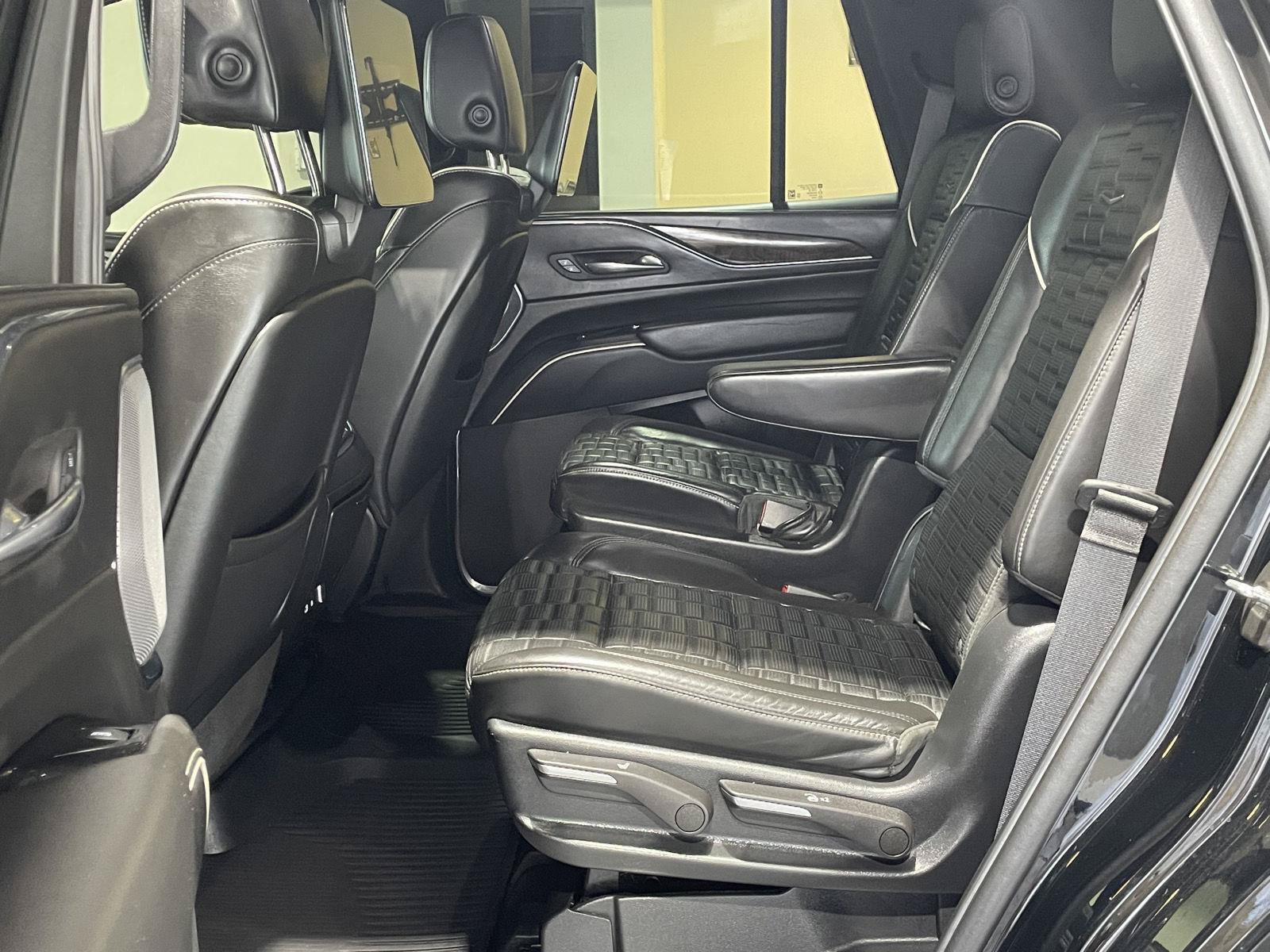 Used 2022 Cadillac Escalade Sport Platinum w/ LPO, ONYX Package AWD/4WD image 22