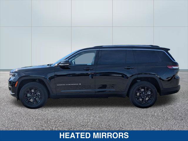 Used 2023 Jeep Grand Cherokee L Limited RWD image 2
