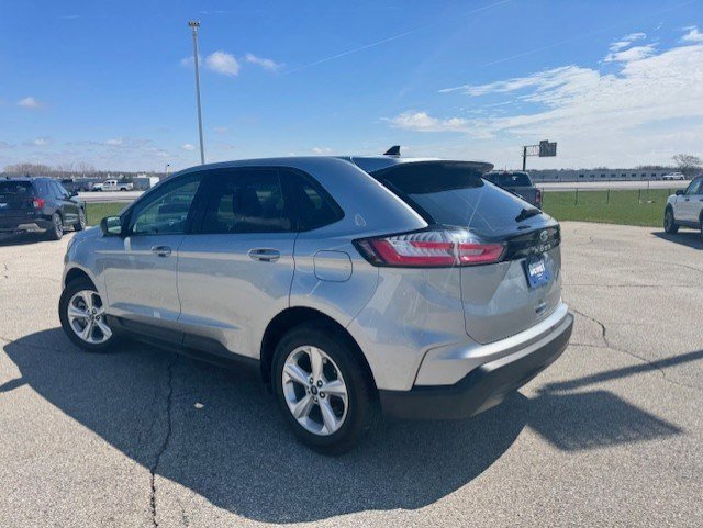 Certified 2022 Ford Edge SE image 3