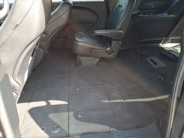 Used 2025 Chrysler Pacifica Select FWD image 9