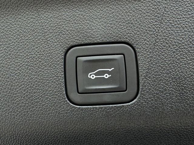 Used 2025 Chevrolet Tahoe Z71 w/ Comfort Package image 33