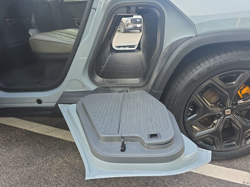 Used 2022 Rivian R1T Adventure image 16