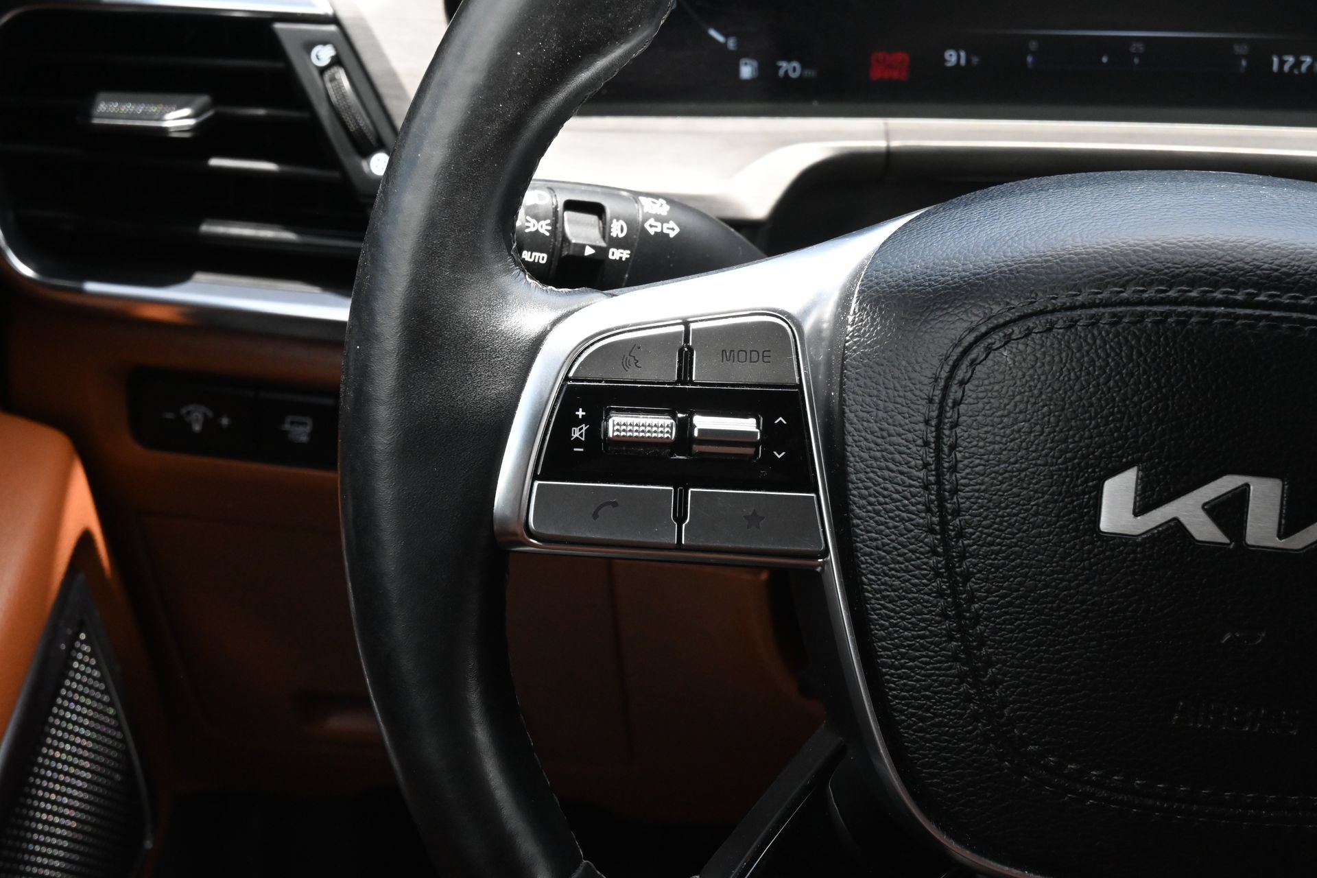 Used 2023 Kia Telluride SX Prestige X-Pro AWD/4WD image 7