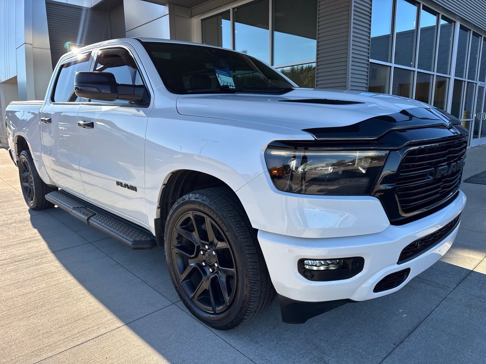 Used 2023 RAM 1500 Laramie AWD/4WD image 10