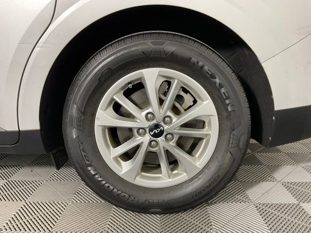 Used 2022 Kia Carnival LX image 10