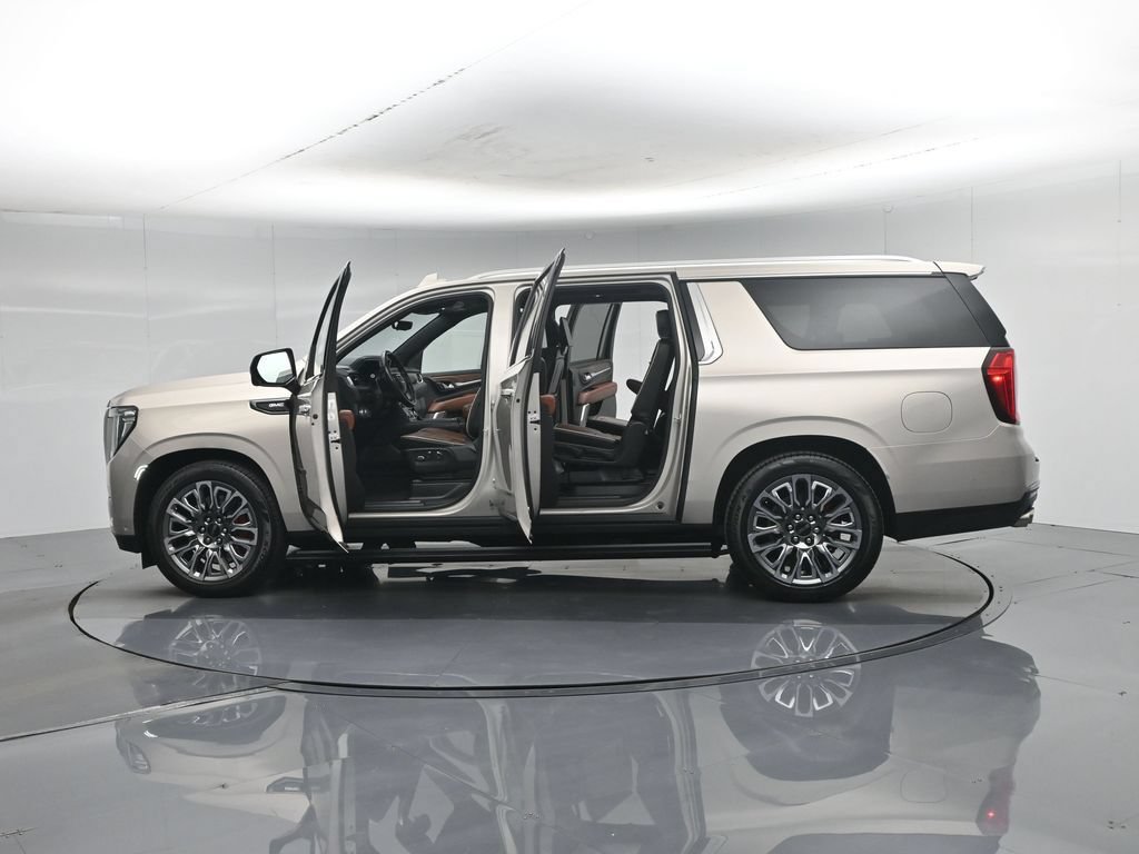 Used 2023 GMC Yukon XL Denali Ultimate AWD/4WD image 43