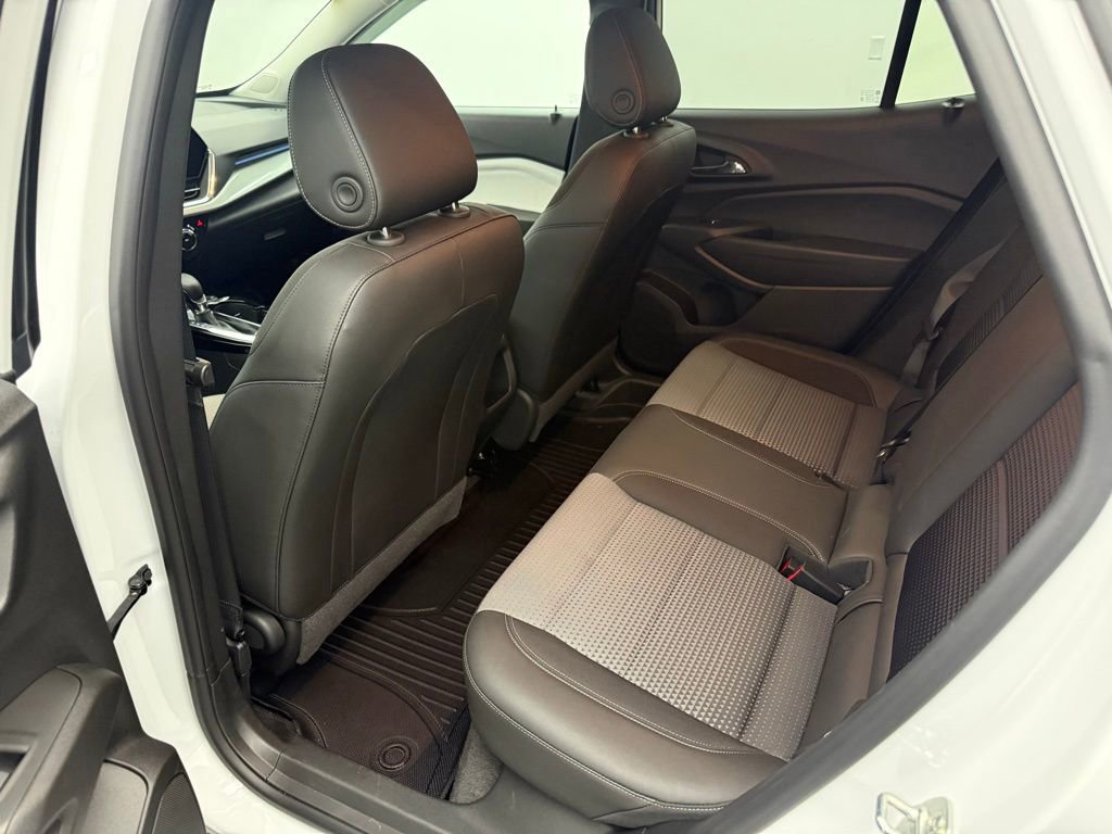 Used 2025 Chevrolet Trax LT w/ Driver Confidence Package image 27