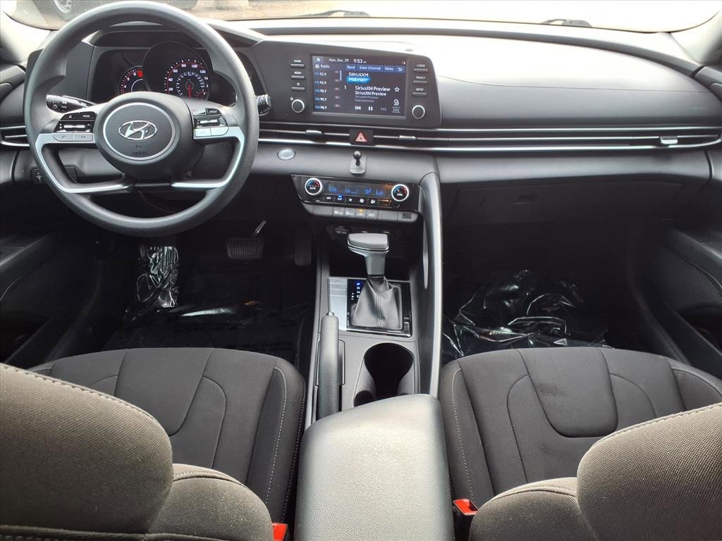 Used 2021 Hyundai Elantra SEL image 9