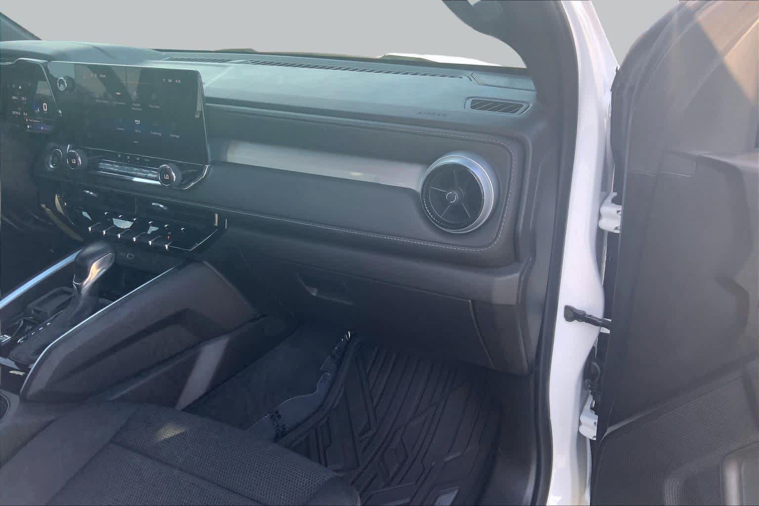 Used 2024 Chevrolet Colorado LT w/ LT Convenience Package RWD image 19