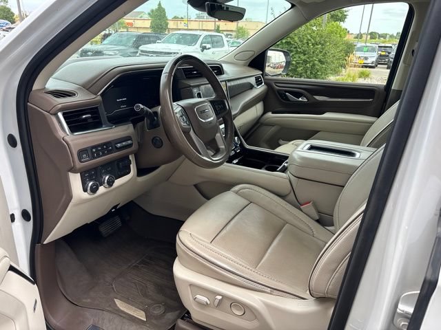 Used 2023 GMC Yukon XL Denali w/ Advanced Technology Package AWD/4WD image 8