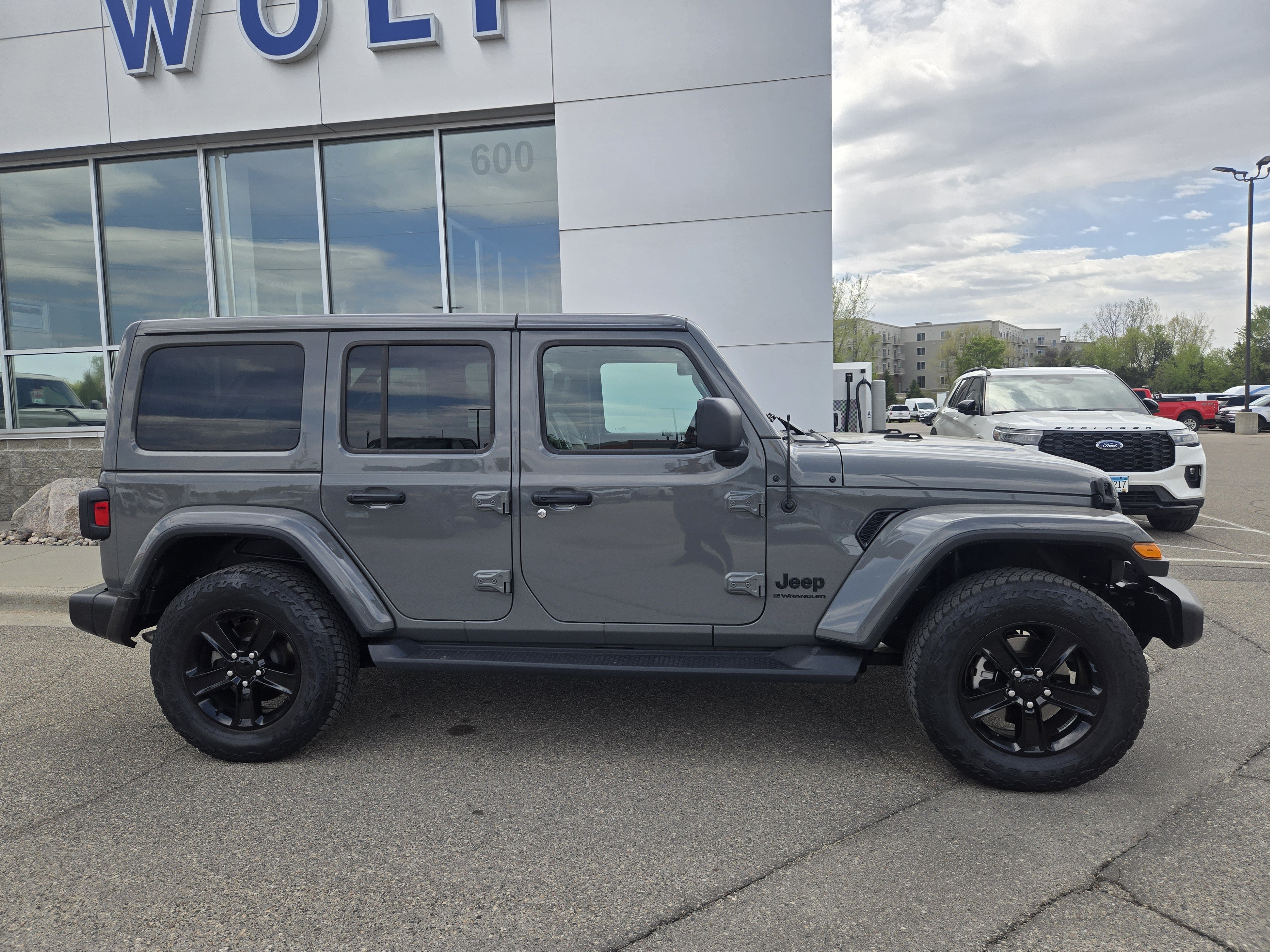 Used 2023 Jeep Wrangler Unlimited Sahara AWD/4WD image 5