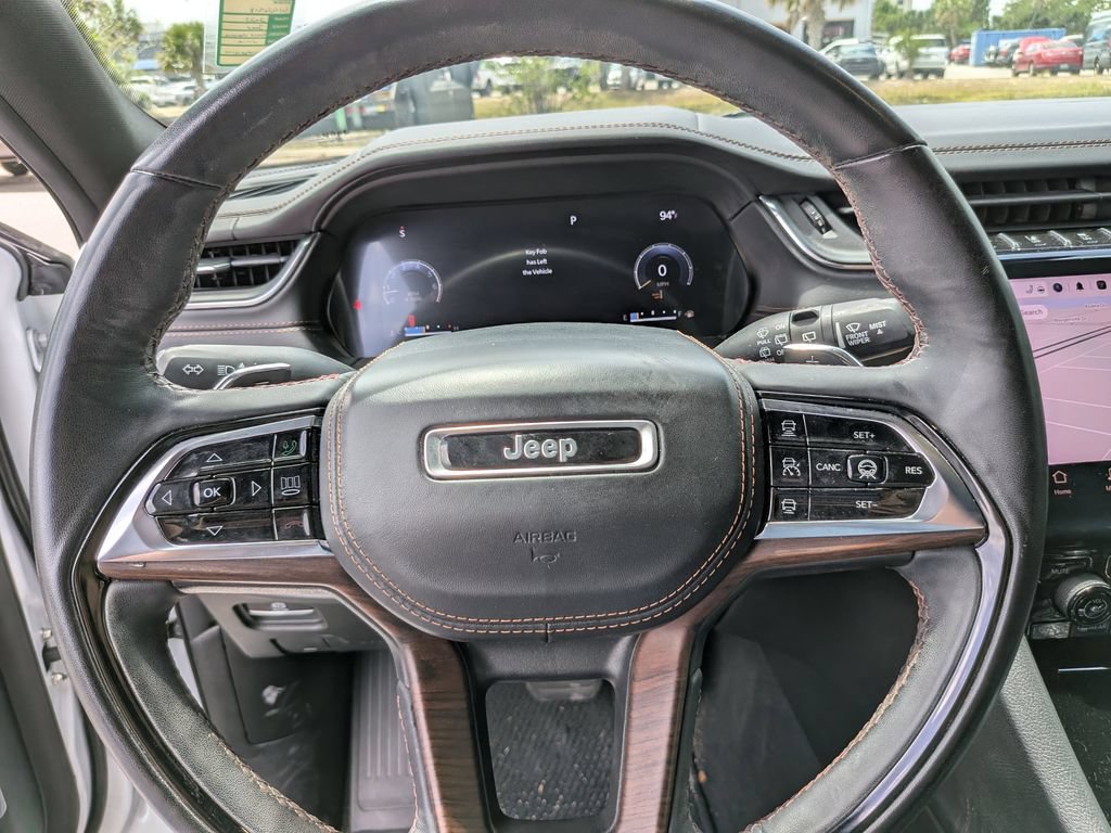 Used 2023 Jeep Grand Cherokee Summit AWD/4WD image 27